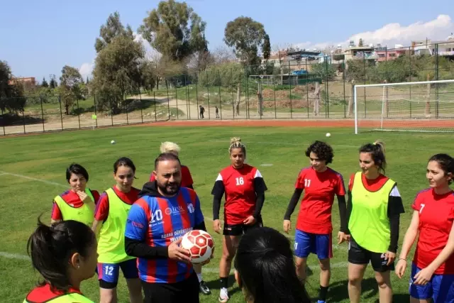 Hasan Şaş'tan kadın futbolculara teknik direktörlük sözü Hasan Şaş'tan kadın futbolculara teknik direktörlük sözü