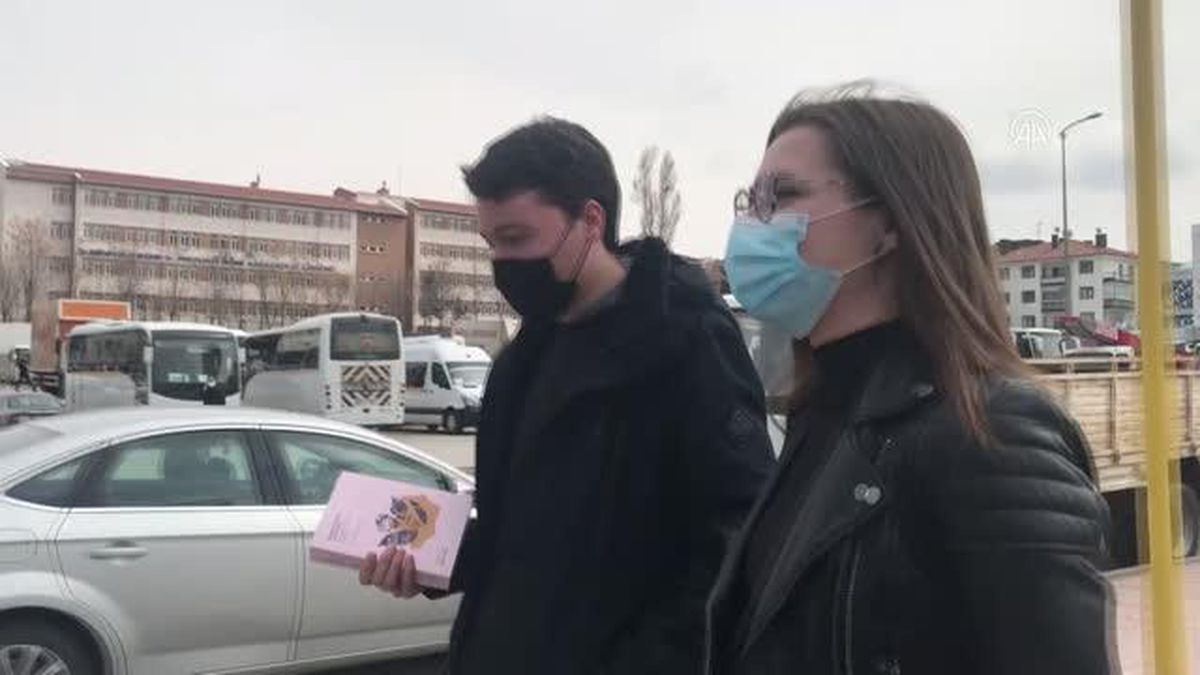 Hırvatistan'da Türkçe öğrenen Şapina, seçtiği Hırvat ve Türk şiirlerini her iki dile çevirerek kitaplaştırdı