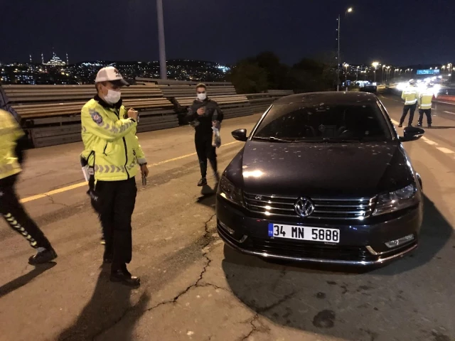 Son dakika haber... İstanbul'da kuralları ihlal eden turiste cezai işlem uygulayan polisin İngilizcesi tercümanlara taş çıkarttı