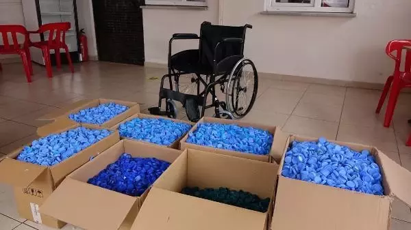 TRABZON PLASTİK KAPAKLA, 8 ENGELLİ TEKERLEKLİ SANDALYEYE KAVUŞTU TRABZON PLASTİK KAPAKLA, 8 ENGELLİ TEKERLEKLİ SANDALYEYE KAVUŞTU