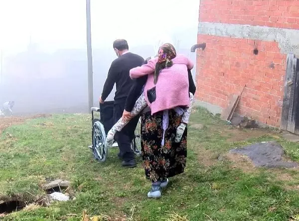 TRABZON PLASTİK KAPAKLA, 8 ENGELLİ TEKERLEKLİ SANDALYEYE KAVUŞTU TRABZON PLASTİK KAPAKLA, 8 ENGELLİ TEKERLEKLİ SANDALYEYE KAVUŞTU