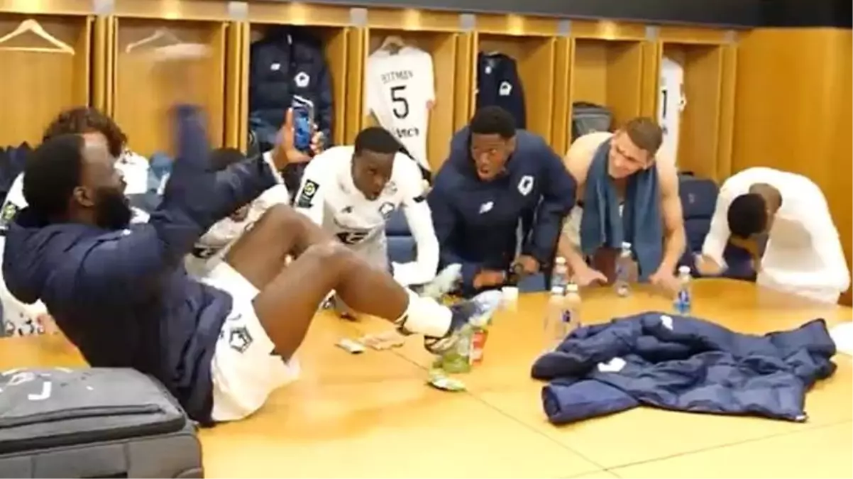 PSG'yi deviren Lille'de soyunma odası bayram yerine döndü! Burak detayı dikkat çekti