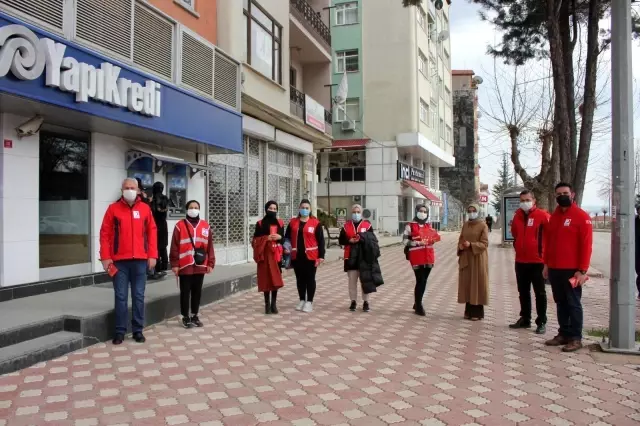 Sakatlar Derneğine Kızılay'dan kitap desteği Sakatlar Derneğine Kızılay'dan kitap desteği