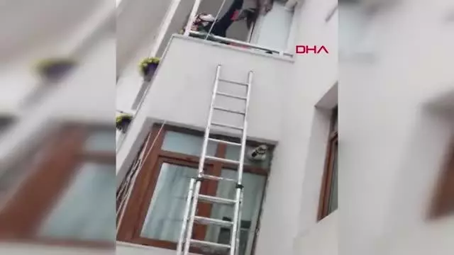 SİLİVRİ'DE AYAĞI KOPMAK ÜZERE OLAN GÜVERCİNİ İTFAİYE KURTARDI SİLİVRİ'DE AYAĞI KOPMAK ÜZERE OLAN GÜVERCİNİ İTFAİYE KURTARDI