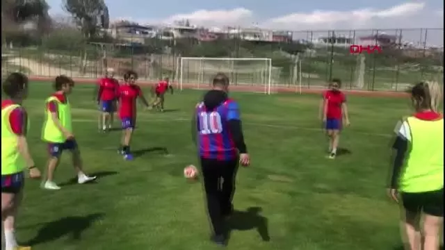 SPOR Hasan Şaş'tan kadın futbolculara antrenörlük sözü SPOR Hasan Şaş'tan kadın futbolculara antrenörlük sözü