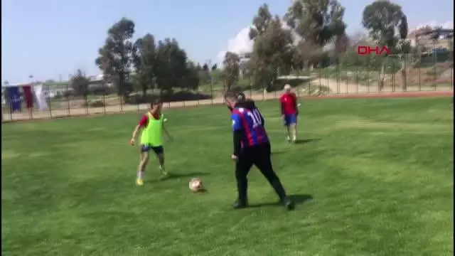SPOR Hasan Şaş'tan kadın futbolculara antrenörlük sözü SPOR Hasan Şaş'tan kadın futbolculara antrenörlük sözü