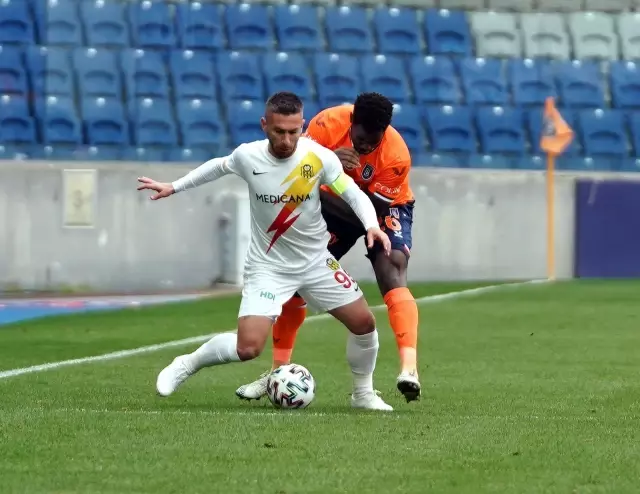 Süper Lig: Medipol Başakşehir: 1 Yeni Malatyaspor: 0 (İlk yarı) Süper Lig: Medipol Başakşehir: 1 Yeni Malatyaspor: 0 (İlk yarı)