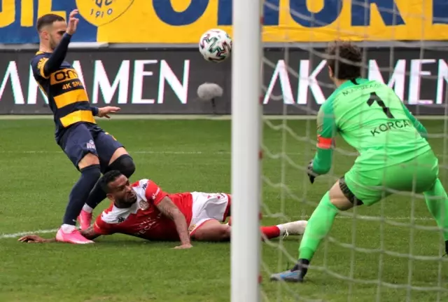 Süper Lig: MKE Ankaragücü: 0 Fraport Tav Antalyaspor: 0 (İlk yarı) Süper Lig: MKE Ankaragücü: 0 Fraport Tav Antalyaspor: 0 (İlk yarı)