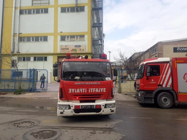 Son dakika haber: Tuzla'da boya fabrikasında korkutan yangın