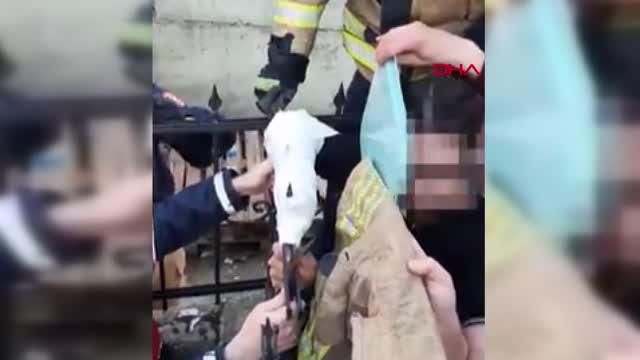 Üsküdar'da koluna demir korkuluk saplanan çocuğu itfaiye kurtardı