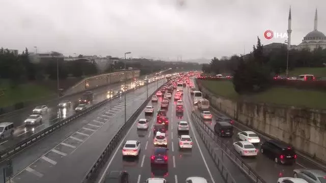 56 saatlik kısıtlama sonrası İstanbul'da trafik yoğunluğu 56 saatlik kısıtlama sonrası İstanbul'da trafik yoğunluğu