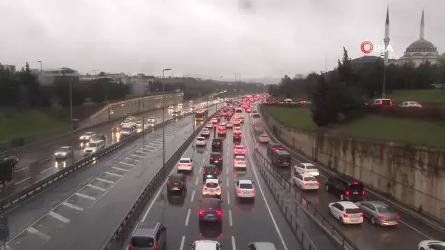 56 saatlik kısıtlama sonrası İstanbul'da trafik yoğunluğu 56 saatlik kısıtlama sonrası İstanbul'da trafik yoğunluğu