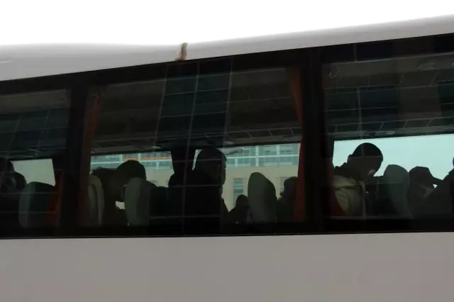 Son dakika haberi | Adliyeye sevk edilen 20 uyuşturucu tacirinden 2'si kadın 9 kişi tutuklandı Son dakika haberi | Adliyeye sevk edilen 20 uyuşturucu tacirinden 2'si kadın 9 kişi tutuklandı