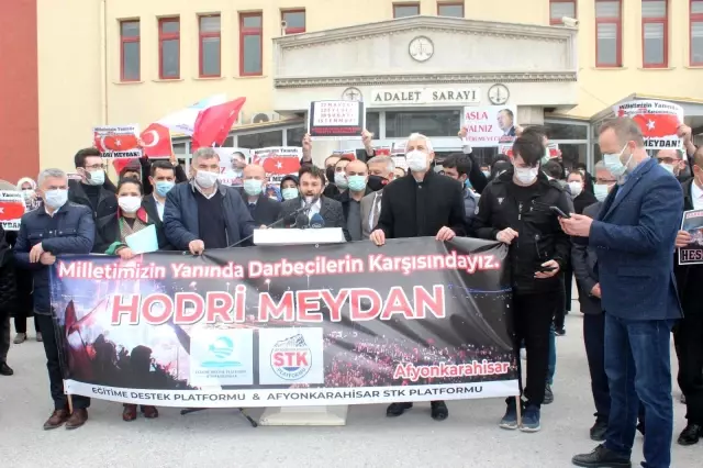 Afyonkarahisar'da bazı emekli amirallerin açıklamasına ilişkin suç duyurusunda bulunuldu Afyonkarahisar'da bazı emekli amirallerin açıklamasına ilişkin suç duyurusunda bulunuldu
