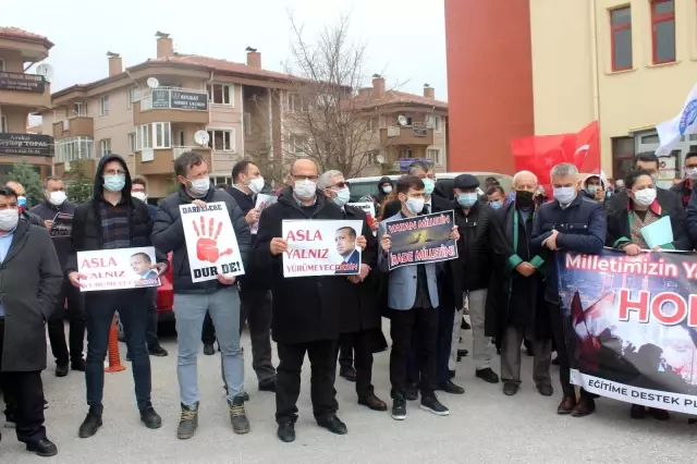 Afyonkarahisar'da bazı emekli amirallerin açıklamasına ilişkin suç duyurusunda bulunuldu Afyonkarahisar'da bazı emekli amirallerin açıklamasına ilişkin suç duyurusunda bulunuldu