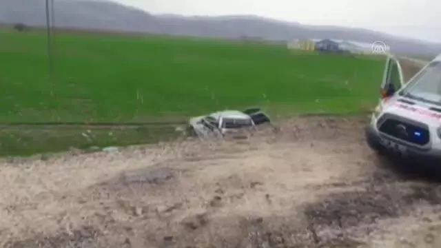 Afyonkarahisar'da iki otomobil çarpıştı: 5 yaralı Afyonkarahisar'da iki otomobil çarpıştı: 5 yaralı