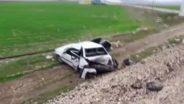 Afyonkarahisar'da iki otomobil çarpıştı: 5 yaralı Afyonkarahisar'da iki otomobil çarpıştı: 5 yaralı