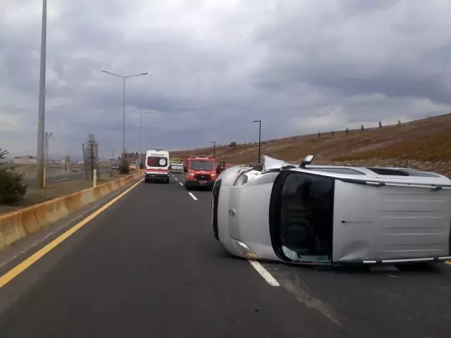 Son Dakika | Direksiyon hakimiyetini kaybeden sürücü elektrik direğine çarptı: 5 yaralı Son Dakika | Direksiyon hakimiyetini kaybeden sürücü elektrik direğine çarptı: 5 yaralı
