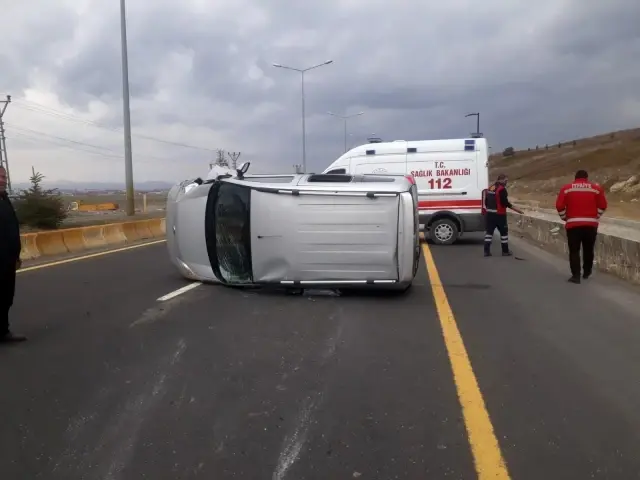 Son Dakika | Direksiyon hakimiyetini kaybeden sürücü elektrik direğine çarptı: 5 yaralı Son Dakika | Direksiyon hakimiyetini kaybeden sürücü elektrik direğine çarptı: 5 yaralı