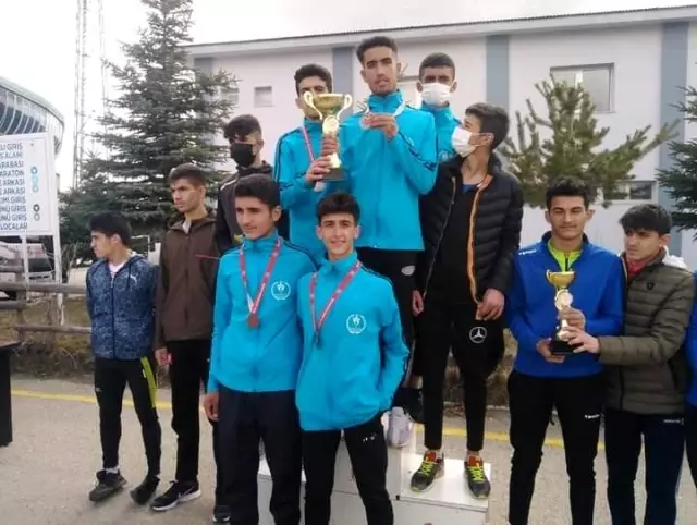 Ağrılı Atletler Yarı Finalde Ağrılı Atletler Yarı Finalde