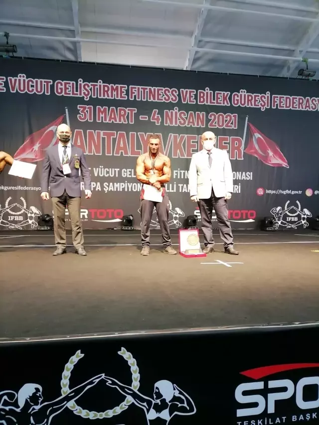 Ağrılı vücutçulardan büyük başarı Ağrılı vücutçulardan büyük başarı