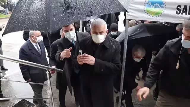 AK Parti Genel Başkanvekili Binali Yıldırım, cenaze törenine katıldı AK Parti Genel Başkanvekili Binali Yıldırım, cenaze törenine katıldı
