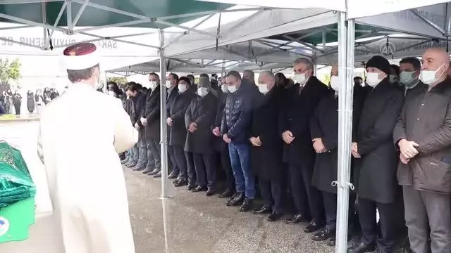 AK Parti Genel Başkanvekili Binali Yıldırım, cenaze törenine katıldı AK Parti Genel Başkanvekili Binali Yıldırım, cenaze törenine katıldı