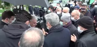Binali Yıldırım: AK Parti Genel Başkanvekili Yıldırım, Sakarya'da cenaze namazına katıldı Binali Yıldırım: AK Parti Genel Başkanvekili Yıldırım, Sakarya'da cenaze namazına katıldı