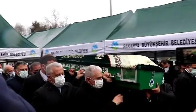AK Parti Genel Başkanvekili Binali Yıldırım, cenaze törenine katıldı AK Parti Genel Başkanvekili Binali Yıldırım, cenaze törenine katıldı