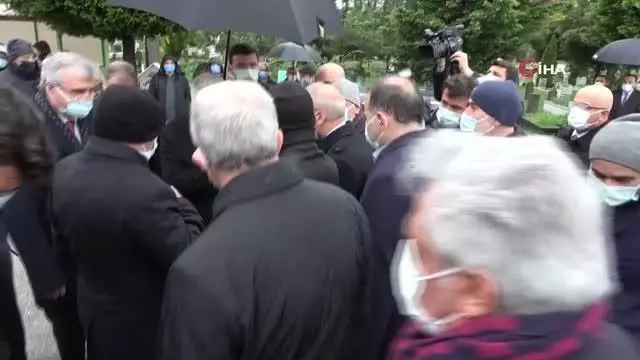 AK Parti Genel Başkanvekili Yıldırım, Sakarya'da cenaze namazına katıldı AK Parti Genel Başkanvekili Yıldırım, Sakarya'da cenaze namazına katıldı