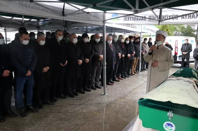 AK Parti Genel Başkanvekili Binali Yıldırım, cenaze törenine katıldı AK Parti Genel Başkanvekili Binali Yıldırım, cenaze törenine katıldı