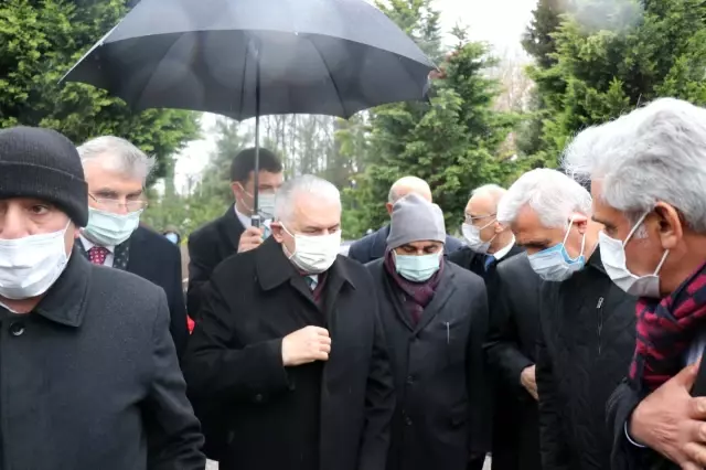 AK Parti Genel Başkanvekili Binali Yıldırım, cenaze törenine katıldı AK Parti Genel Başkanvekili Binali Yıldırım, cenaze törenine katıldı