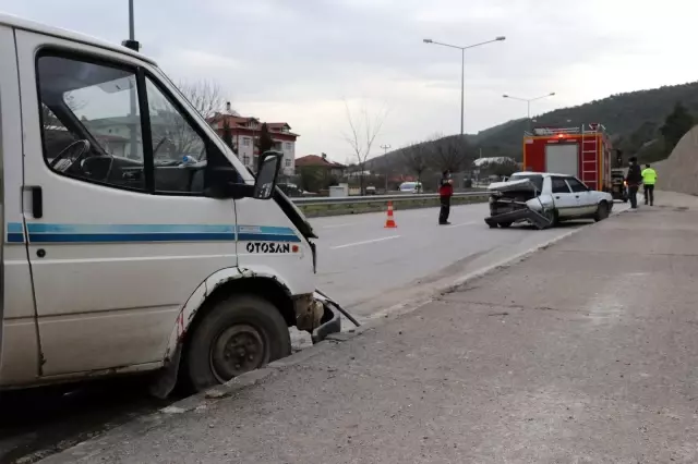 Amasya'da trafik kazası: 2 yaralı Amasya'da trafik kazası: 2 yaralı