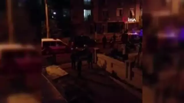 Antalya'da 'pencereden baktı' kavgası: 3 yaralı Antalya'da 'pencereden baktı' kavgası: 3 yaralı