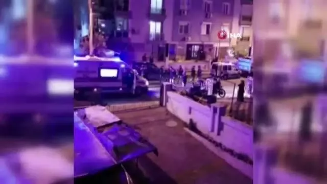 Antalya'da 'pencereden baktı' kavgası: 3 yaralı Antalya'da 'pencereden baktı' kavgası: 3 yaralı