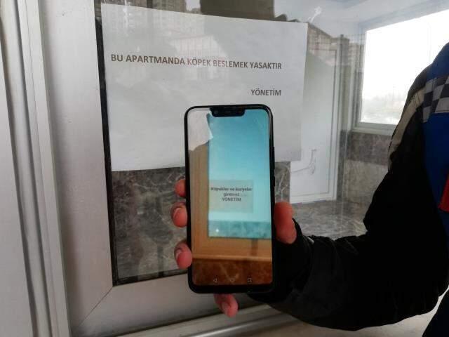 Apartman yönetiminden tepki çeken uyarı: Köpekler ve kuryeler giremez Apartman yönetiminden tepki çeken uyarı: Köpekler ve kuryeler giremez