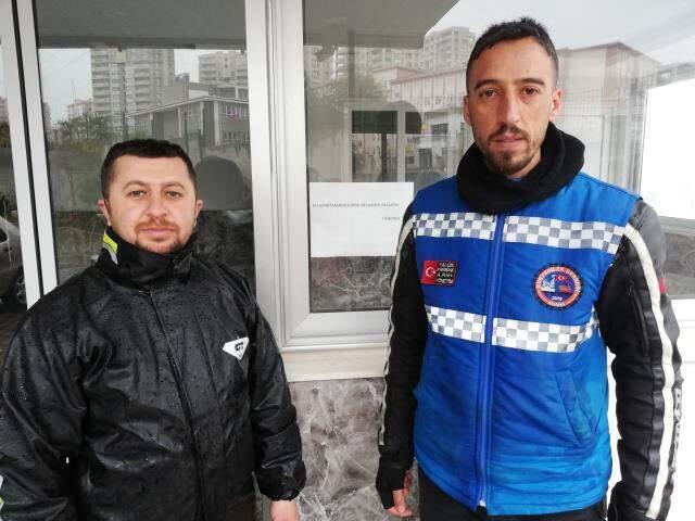 Apartman yönetiminden tepki çeken uyarı: Köpekler ve kuryeler giremez Apartman yönetiminden tepki çeken uyarı: Köpekler ve kuryeler giremez