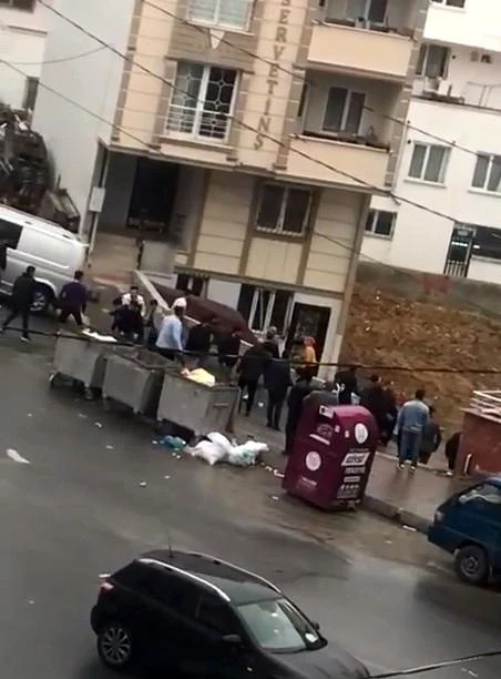 Son dakika haberleri! Arnavutköy'de çocukların kavgasına aileleri de karıştı ortalık savaş alanına döndü