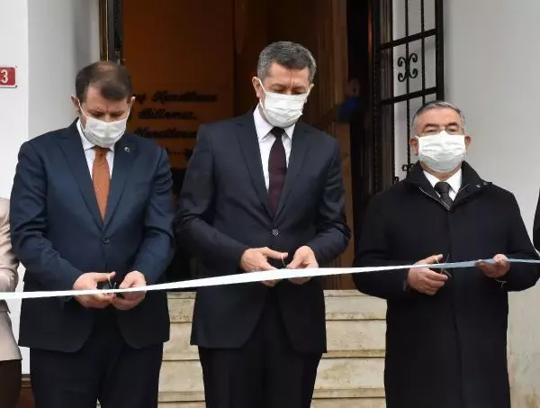 Milli Eğitim Bakanı Selçuk, Sivas'ta yapımı tamamlanan eğitim tesislerinin toplu açılış töreninde konuştu Milli Eğitim Bakanı Selçuk, Sivas'ta yapımı tamamlanan eğitim tesislerinin toplu açılış töreninde konuştu