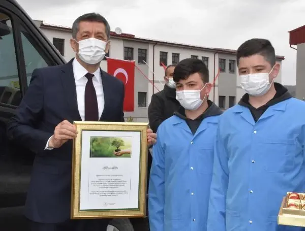 Milli Eğitim Bakanı Selçuk, Sivas'ta yapımı tamamlanan eğitim tesislerinin toplu açılış töreninde konuştu Milli Eğitim Bakanı Selçuk, Sivas'ta yapımı tamamlanan eğitim tesislerinin toplu açılış töreninde konuştu