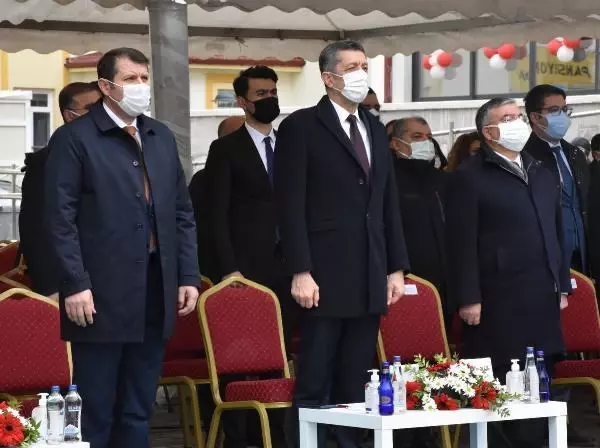Milli Eğitim Bakanı Selçuk, Sivas'ta yapımı tamamlanan eğitim tesislerinin toplu açılış töreninde konuştu Milli Eğitim Bakanı Selçuk, Sivas'ta yapımı tamamlanan eğitim tesislerinin toplu açılış töreninde konuştu