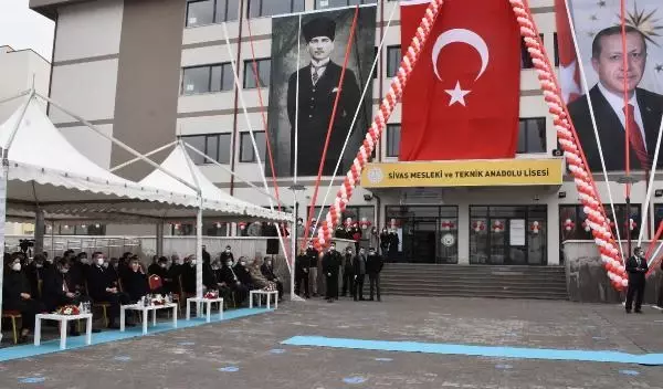 Milli Eğitim Bakanı Selçuk, Sivas'ta yapımı tamamlanan eğitim tesislerinin toplu açılış töreninde konuştu Milli Eğitim Bakanı Selçuk, Sivas'ta yapımı tamamlanan eğitim tesislerinin toplu açılış töreninde konuştu