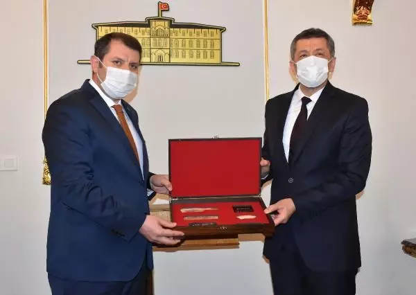 Milli Eğitim Bakanı Selçuk, Sivas'ta yapımı tamamlanan eğitim tesislerinin toplu açılış töreninde konuştu Milli Eğitim Bakanı Selçuk, Sivas'ta yapımı tamamlanan eğitim tesislerinin toplu açılış töreninde konuştu