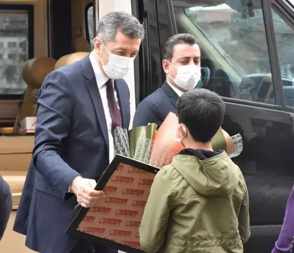Milli Eğitim Bakanı Selçuk, Sivas'ta yapımı tamamlanan eğitim tesislerinin toplu açılış töreninde konuştu Milli Eğitim Bakanı Selçuk, Sivas'ta yapımı tamamlanan eğitim tesislerinin toplu açılış töreninde konuştu