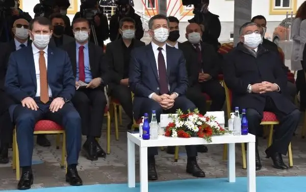 Milli Eğitim Bakanı Selçuk, Sivas'ta yapımı tamamlanan eğitim tesislerinin toplu açılış töreninde konuştu Milli Eğitim Bakanı Selçuk, Sivas'ta yapımı tamamlanan eğitim tesislerinin toplu açılış töreninde konuştu