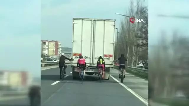 Bisikletlilerin tehlikeli yolculuğu kameralara yansıdı