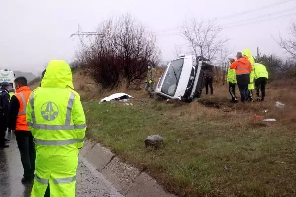 BOLU TAKLA ATAN OTOMOBİLDEN FIRLAYAN SÜRÜCÜ, ÖLDÜ BOLU TAKLA ATAN OTOMOBİLDEN FIRLAYAN SÜRÜCÜ, ÖLDÜ