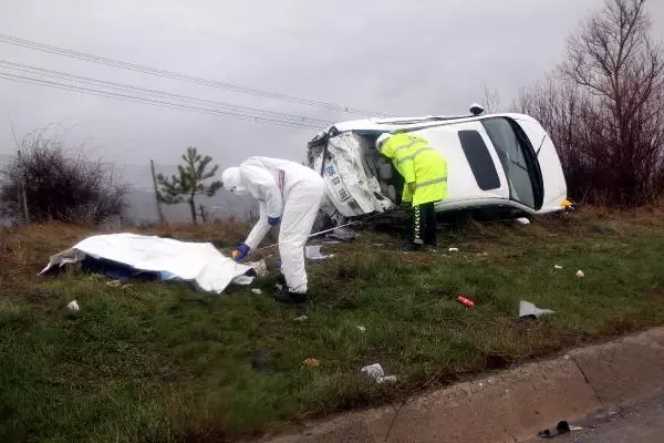 BOLU TAKLA ATAN OTOMOBİLDEN FIRLAYAN SÜRÜCÜ, ÖLDÜ BOLU TAKLA ATAN OTOMOBİLDEN FIRLAYAN SÜRÜCÜ, ÖLDÜ