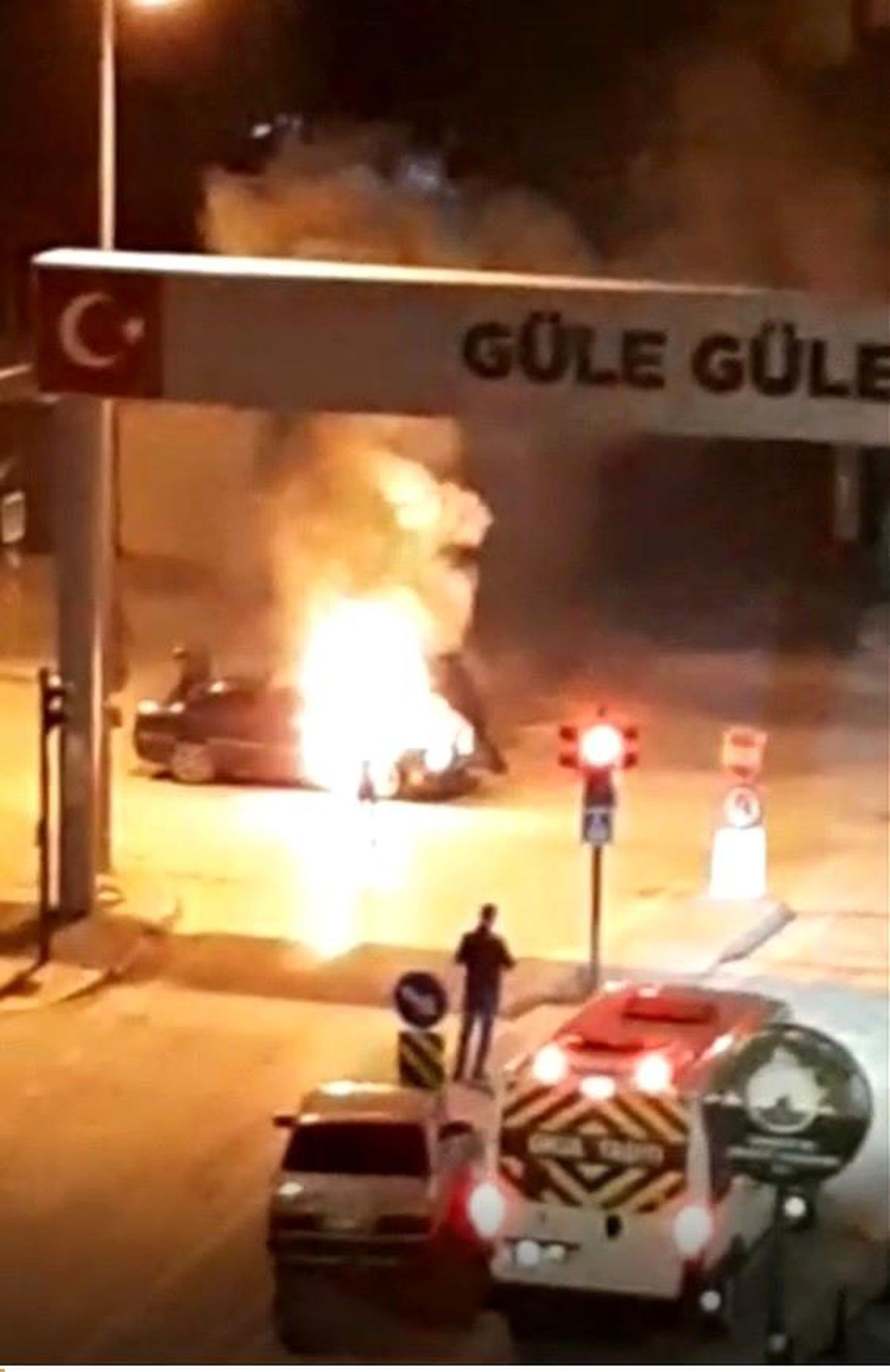 Bursa'da seyir halindeki araç alev alev yandı
