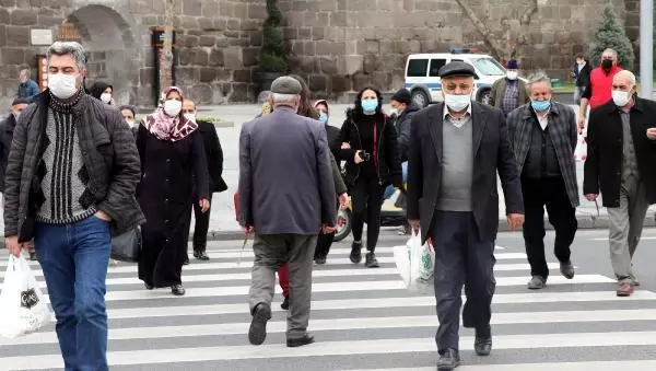 'Çok yüksek riskli' Kayseri'de kısıtlama sonrası yoğunluk 'Çok yüksek riskli' Kayseri'de kısıtlama sonrası yoğunluk